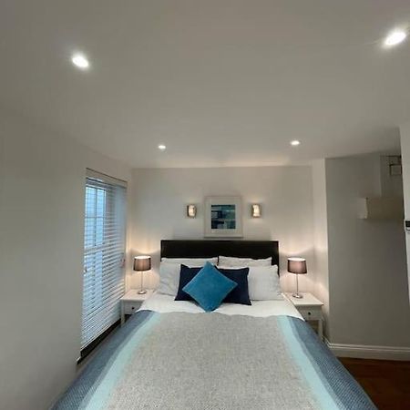 Fuchsia Cottage Flushing Екстер'єр фото